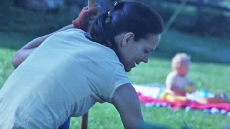 Joey Feek Finds Peace In Her Music Amidst Cancer Battle | Country Music Videos