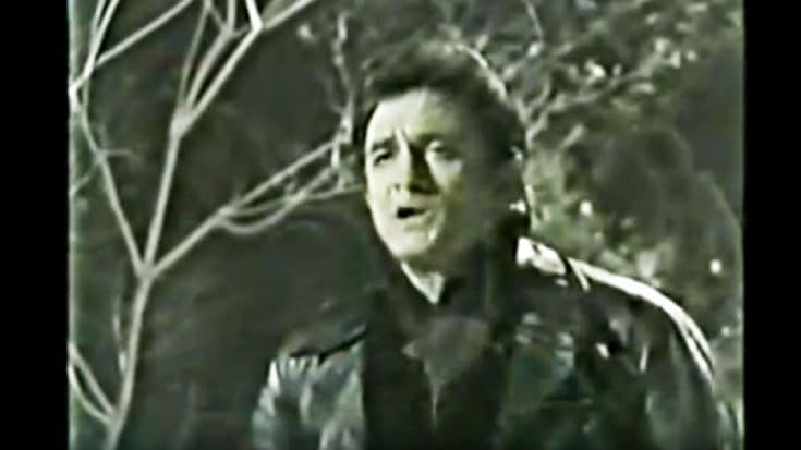 Johnny Cash’s Reimagined 1970 ‘Little Drummer Boy’ Is A Snowy Wonderland | Country Music Videos
