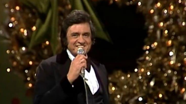 Johnny Cash Delivers Toe-Tapping Rendition Of “Christmas Time’s A-Comin’” | Country Music Videos