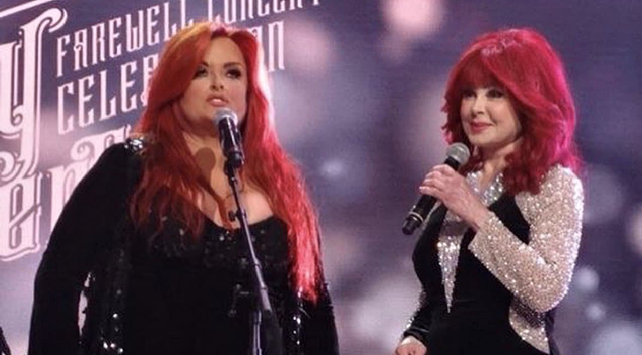 The Judds Reunite To Pay Tribute To Kenny Rogers During His Farewell Concert | Country Music Videos