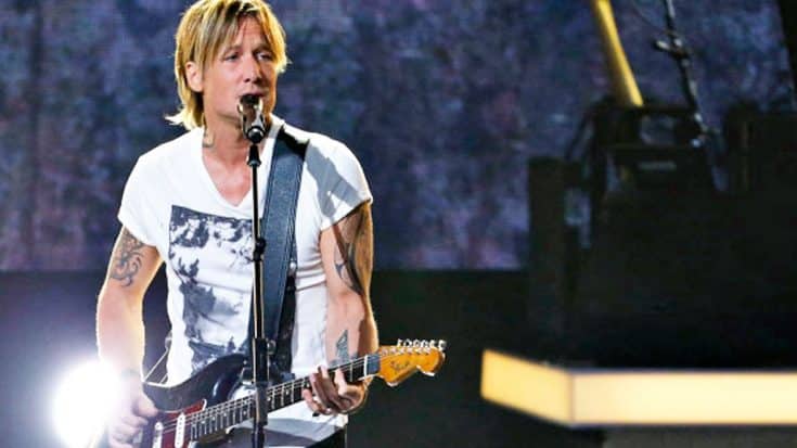 Keith Urban Leaves Crowd Speechless During Emotional Bee Gees Tribute | Country Music Videos