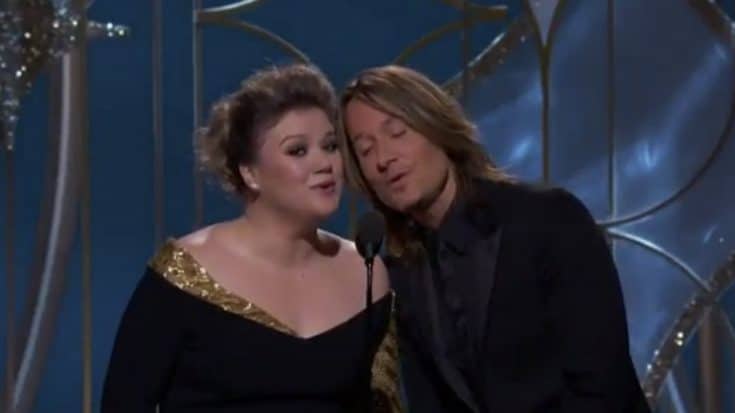 Kelly Clarkson And Keith Urban Surprise Award Show Attendees With Stunning Six-Word Duet | Country Music Videos