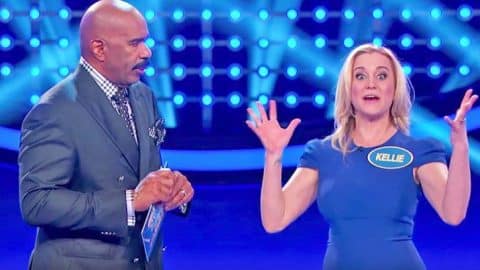 Kellie Pickler Can’t Stop Talking During ‘Fast Money’ And It’s Hilarious | Country Music Videos