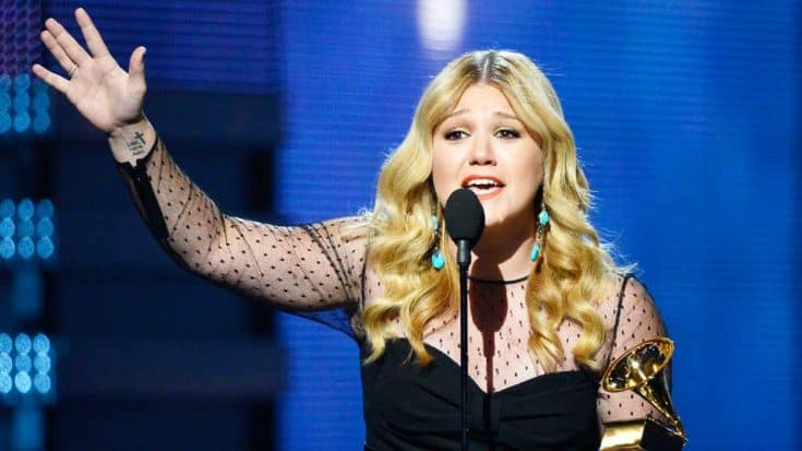 Kelly Clarkson Is ‘Frightened For Our Nation’ After What This Public Figure Said | Country Music Videos