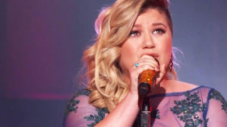 Remember The FIRST Time Kelly Clarkson Broke Down And Stopped Singing? | Country Music Videos