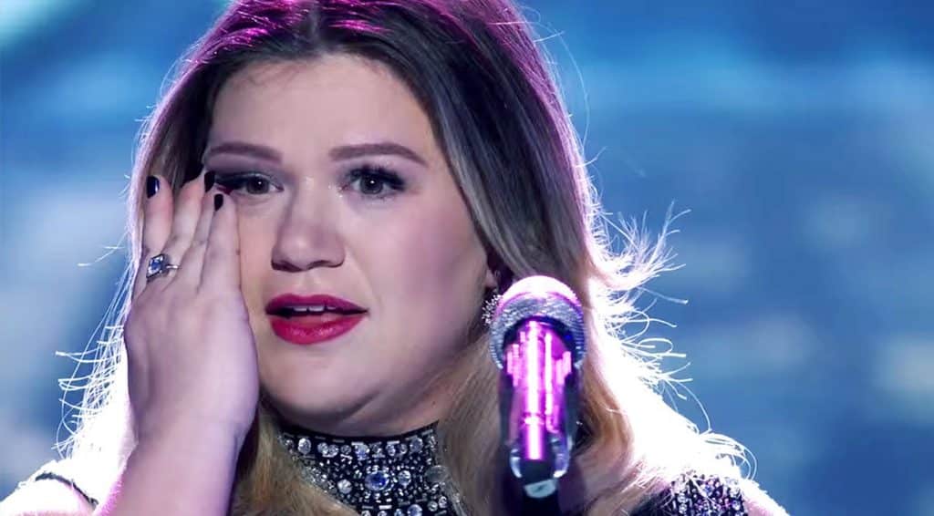 Kelly Clarkson Brings Keith Urban To Tears With Heartfelt Performance Country Rebel 1261