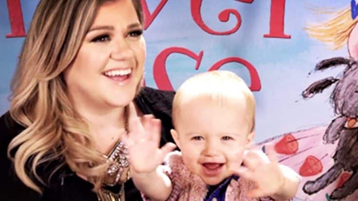 Kelly Clarkson Shares Her Favorite Video Of Daughter – And It’s Hysterical! | Country Music Videos