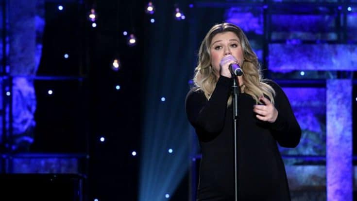 Kelly Clarkson Bids Farewell To ‘Idol’ With Stunning Medley Of Hits | Country Music Videos