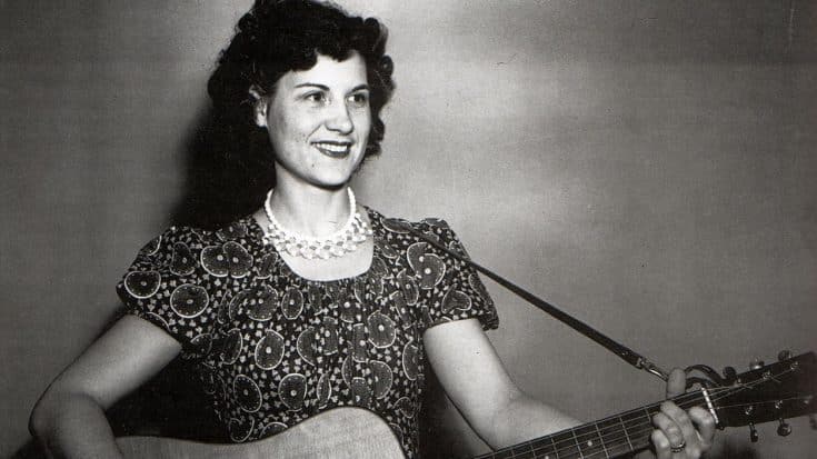 Kitty Wells’ 1955 Performance Of ‘Making Believe’ Caught On Tape | Country Music Videos