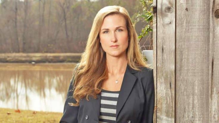 Duck Dynasty’s Korie Robertson Reveals Painful Medical Secret She Conquered In New Book | Country Music Videos