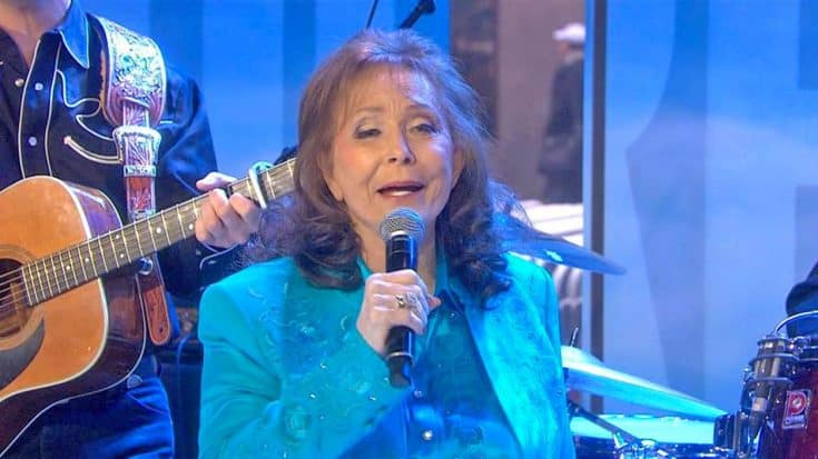 Loretta Lynn Debuts ‘Heavenly’ New Song On ‘Today Show’ | Country Music Videos