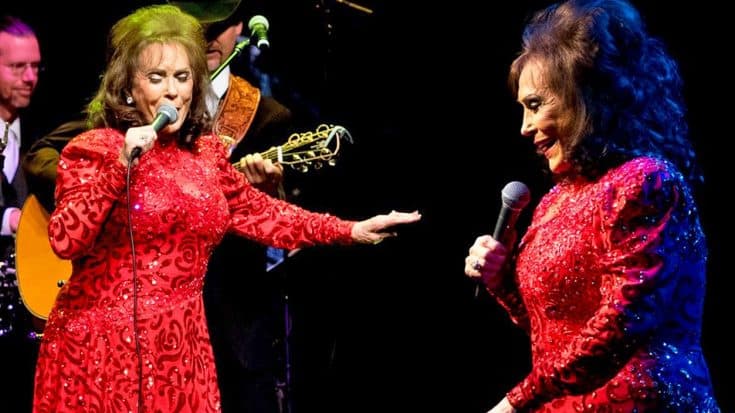 Loretta Lynn Lights Up The Stage With Sassy Performance At ACL’s Moody Theatre | Country Music Videos