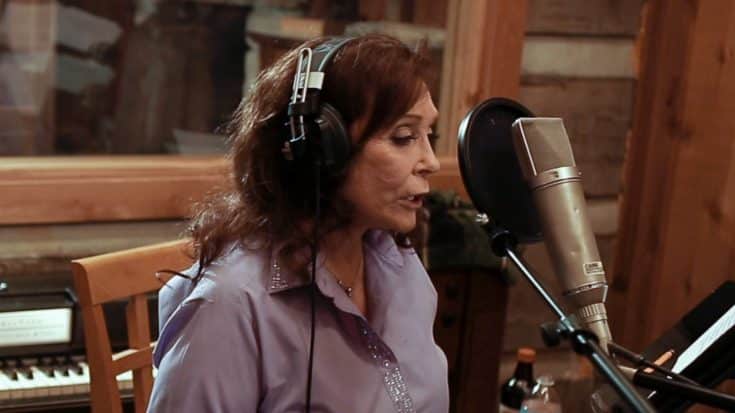 Loretta Lynn Shares Details Of Her Ghostly Encounter With A Country Legend | Country Music Videos