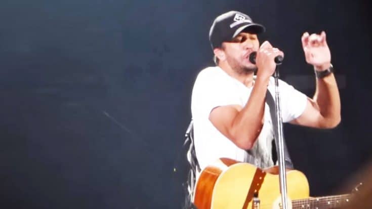 Luke Bryan Stuns Texas With A Medley Of Chart-Topping Pop Hits | Country Music Videos