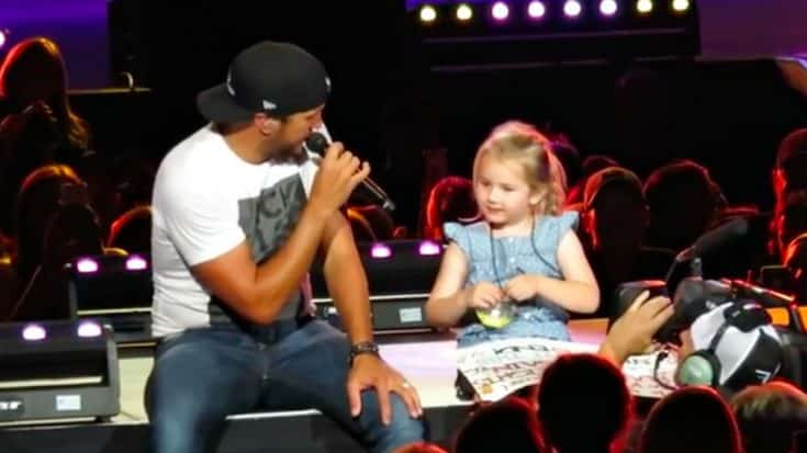 Adorable 5-Year Old Sings “Kill The Lights” With Luke Bryan At Recent Concert | Country Music Videos