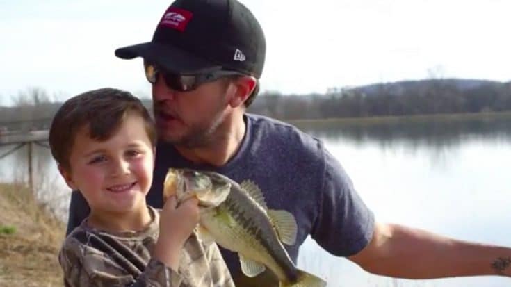 Luke Bryan Shows Off His Dad Bod While Hitting The Waterslide With His Kids | Country Music Videos