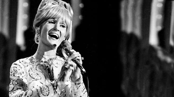 Lynn Anderson Honors A Legend With Soul-Piercing Cover Of ‘Hello Darlin” | Country Music Videos