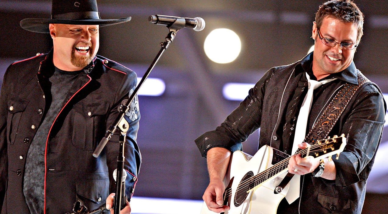 Montgomery Gentry Hit 2009 All-Star Concert With Cover Of ‘Mountain Music’ | Country Music Videos