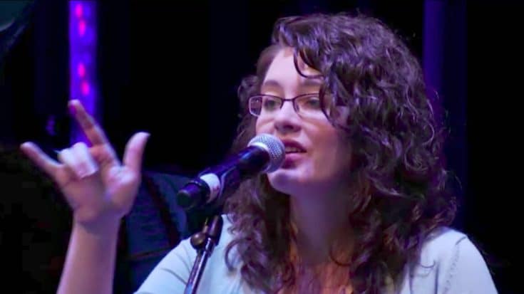 Deaf ‘America’s Got Talent’ Singer Delivers Tear-Jerking Cover Of “Over The Rainbow” | Country Music Videos