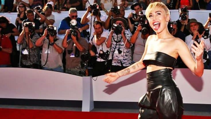 This Is Why Miley Is Refusing To Walk The Red Carpet At ‘The Voice’ | Country Music Videos