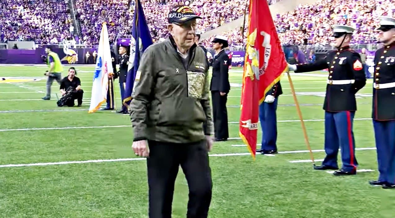 Entire NFL Stadium Stands To Honor Veterans During Sunday’s Emotional ‘Salute To Service’ | Country Music Videos