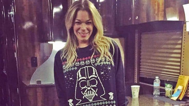LeAnn Rimes Says No To Pants, And Yes To Ugly Christmas Sweater | Country Music Videos