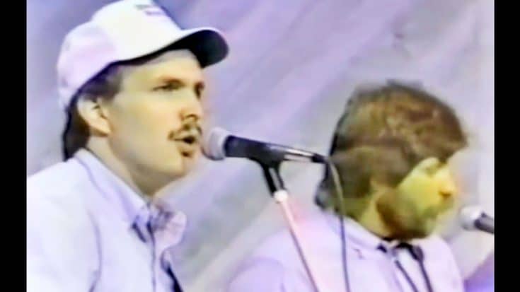 1986 Video Shows Young Garth Brooks’ Tribute To George Strait | Country Music Videos