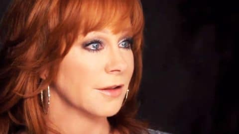 Reba McEntire Cries As She Recalls Her Band’s 1991 Fatal Plane Crash | Country Music Videos
