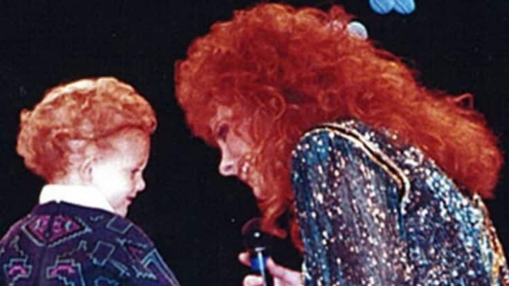 Rare Footage Surfaces Of Reba’s 4-Year Old Son Joining Her On Stage in 1994 | Country Music Videos