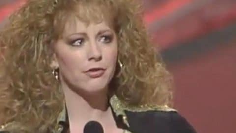 Reba McEntire Spills Emotions Out On Stage During Beautiful Acceptance Speech | Country Music Videos