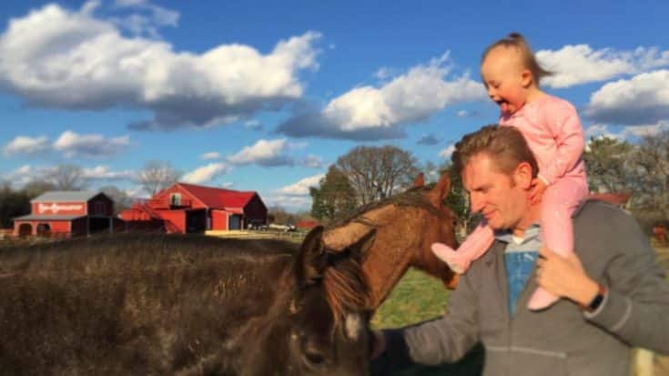 Rory Feek Breaks Silence Upon Returning To Farm Following Joey’s Death | Country Music Videos