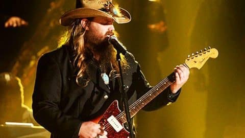 Chris Stapleton Paralyzes Audience With Old School Styled ‘Nobody To Blame’ | Country Music Videos