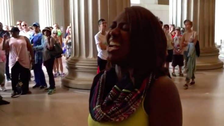 Crowd Goes Silent When Assistant Principal Starts Singing At Lincoln Memorial | Country Music Videos