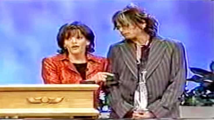 Pastor Brings Steven Tyler Out & He Leaves Congregation Speechless | Country Music Videos