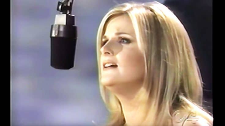 Trisha Yearwood Leaves Crowd In Tears With ‘How Do I Live’ Power Ballad | Country Music Videos