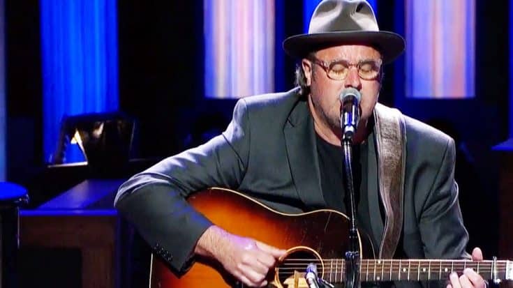 Vince Gill’s Broken Heart Pieced Back Together With Handwritten Tribute To Merle Haggard | Country Music Videos