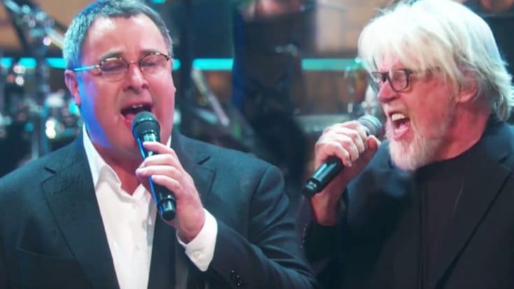 Vince Gill Unleashes His Inner Rock Star With Fiery Eagles Tribute | Country Music Videos