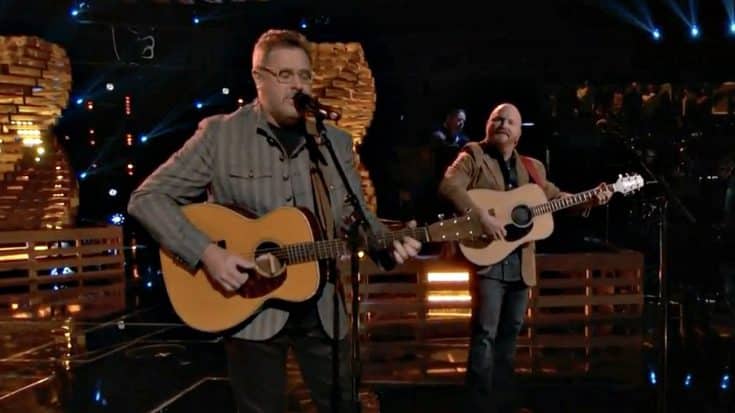 Vince Gill Joins ‘Voice’ Finalist For Show-Stopping Performance | Country Music Videos