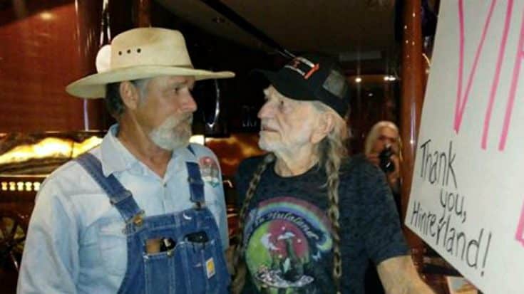 Family Of Cancer-Stricken Willie Nelson Fan Recalls Unforgettable Meeting | Country Music Videos