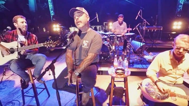 Linkin Park’s Chester Bennington Honored In Heart-Tugging Tribute From Aaron Lewis & Friends | Country Music Videos
