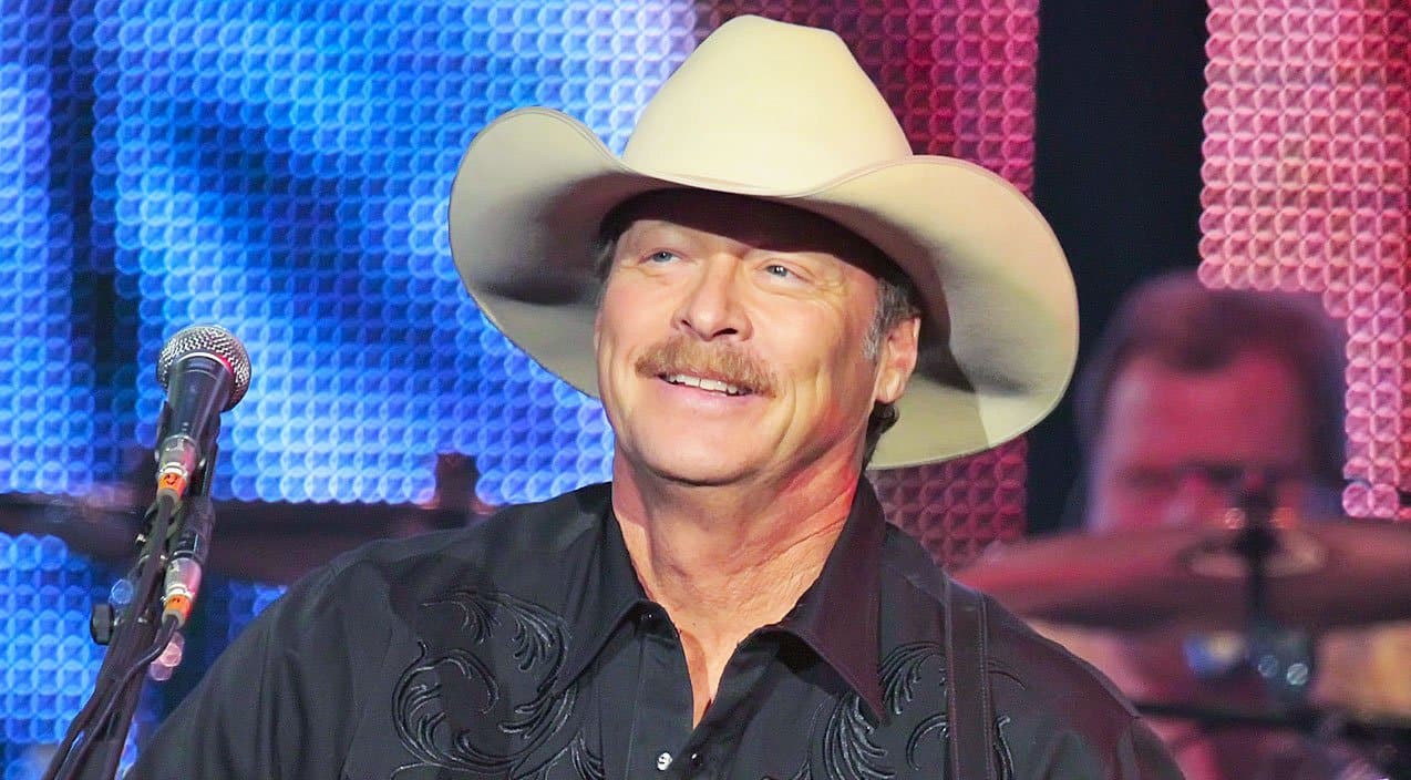 8 Fun Facts About Alan Jackson’s Life & Career | Country Music Videos