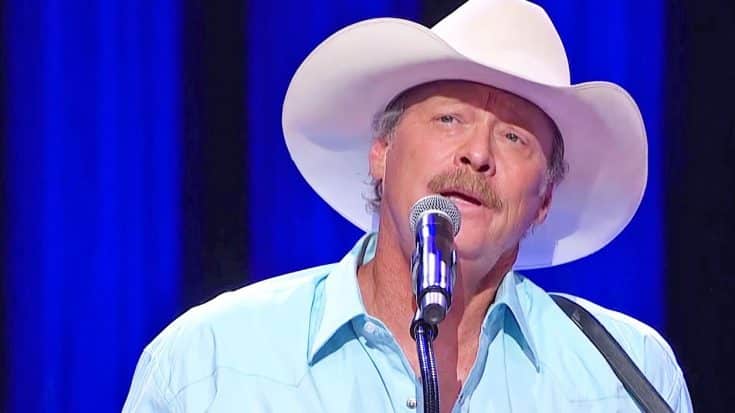 Teary-Eyed Alan Jackson Delivers Tender Performance Of ‘Remember When’ At The Opry | Country Music Videos