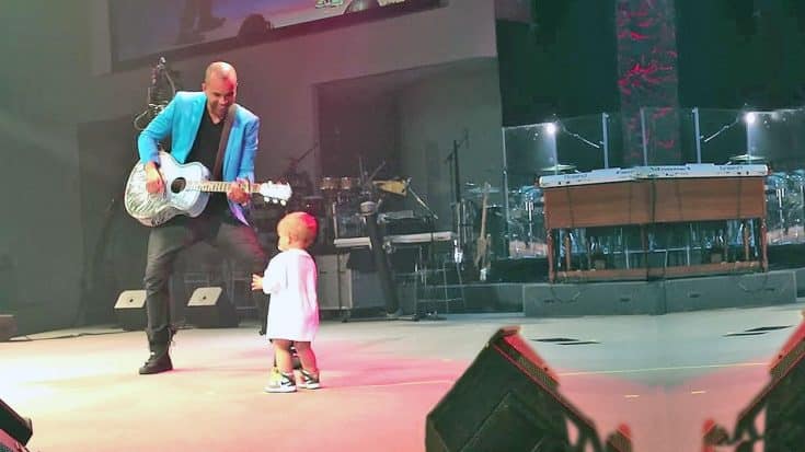 Adorable Baby Steals The Show At His Dad’s Concert, And It’s Precious! | Country Music Videos