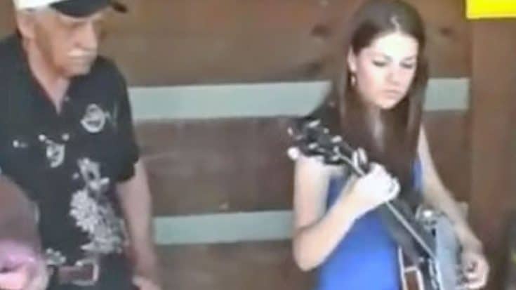 Teenage Girl Hammers Out Bluegrass On Her Banjo | Country Music Videos