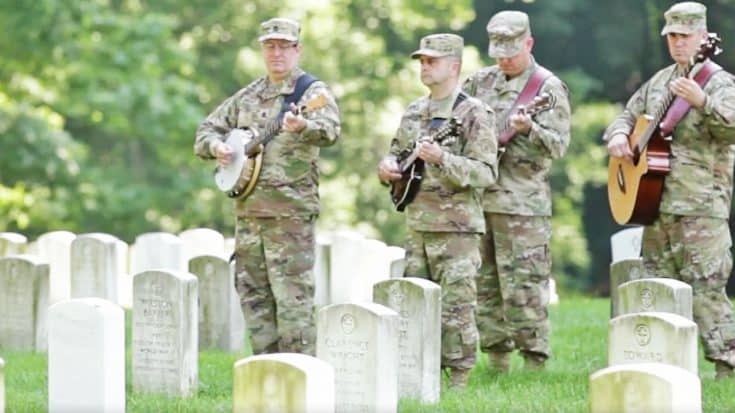 Soldiers Pay Their Respects To The Fallen With Emotional ‘Battle Hymn’ | Country Music Videos