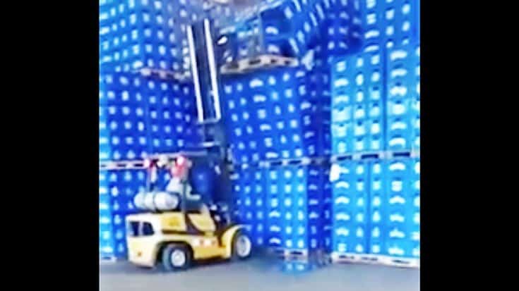 Forklifts Accidentally Spills A Ton Of Beer, And It’s A Damn Shame | Country Music Videos