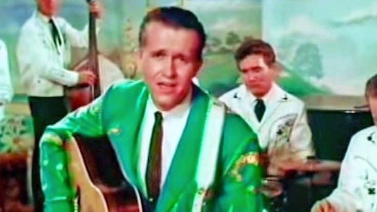 FLASHBACK: Bill Anderson Charms The Crowd With Touching Performance Of ‘Still’ | Country Music Videos