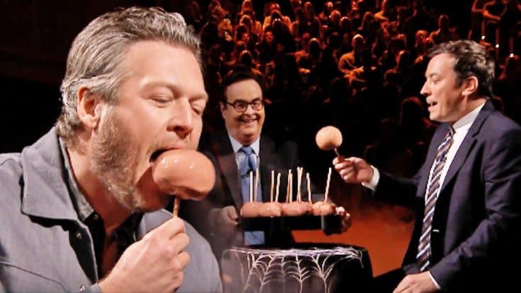 Blake Shelton Takes Bite Out Of An Onion During ‘Caramel Apple Roulette’ With Jimmy Fallon | Country Music Videos