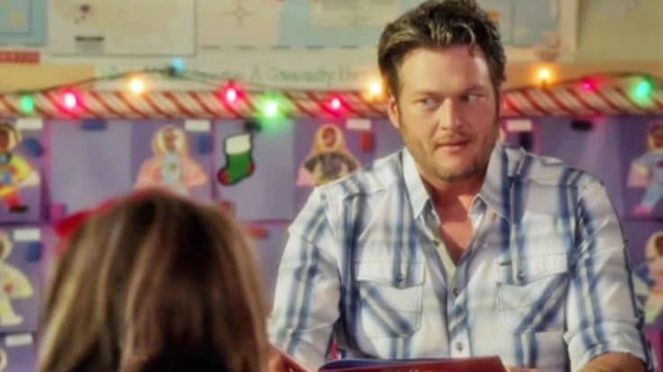 Blake Shelton Flips Out While Reading “The Night Before Christmas” | Country Music Videos