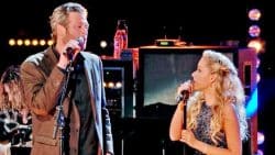 Blake Shelton And ‘Voice’ Star Honor Kenny & Dolly With ‘Islands In The Stream’ | Country Music Videos